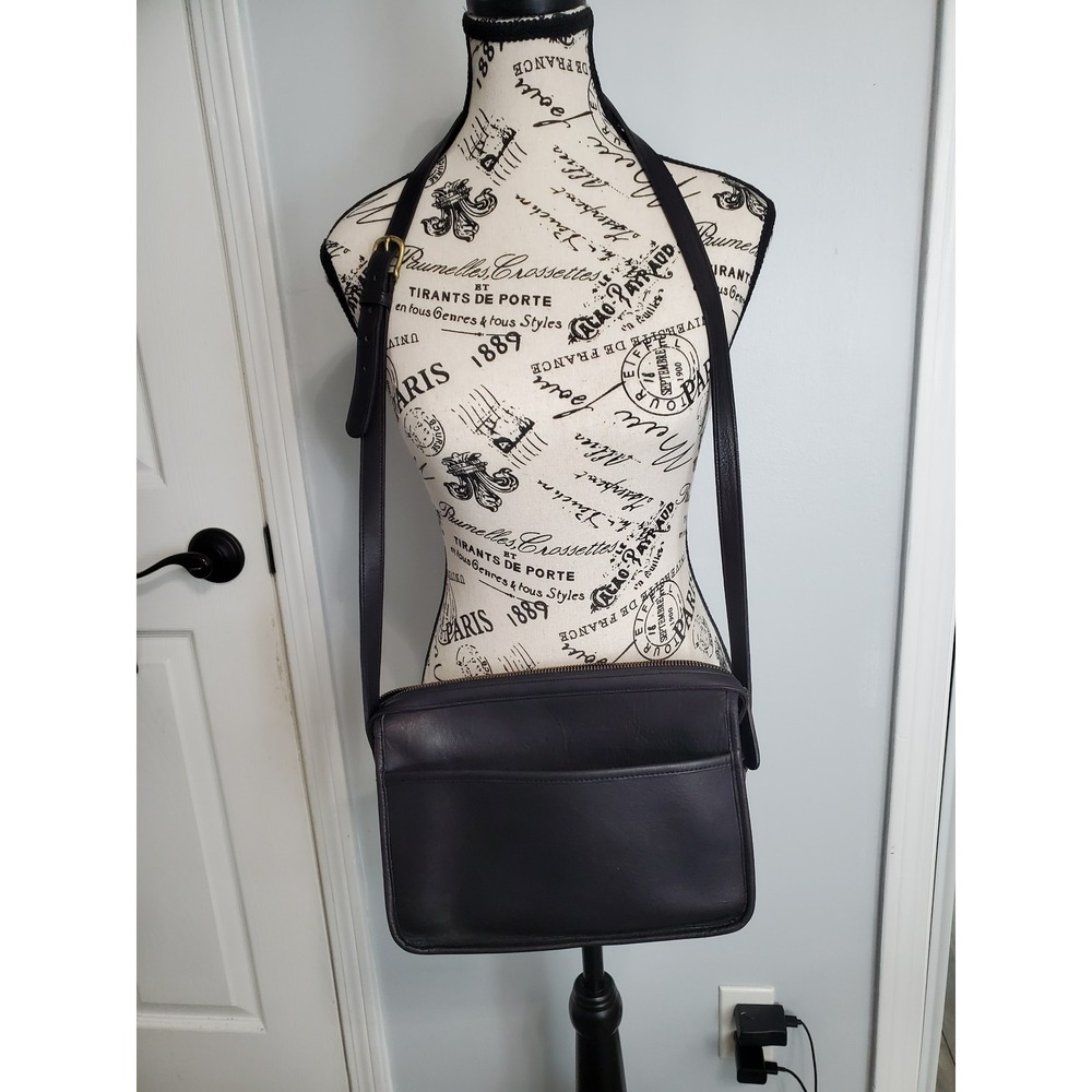 Vintage Coach blue Leather Crossbody Bag Brass Hardware Front Pocket Handbag